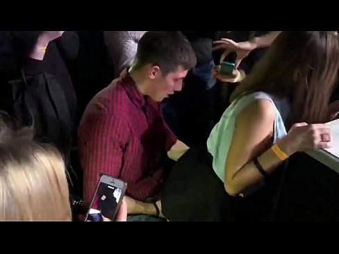 ❤️ Вистински секс во руски ноќен клуб. 18-годишна Русинка во анус и вагина се заебала во ноќен клуб ️❌ Тешко порно кај нас ☑